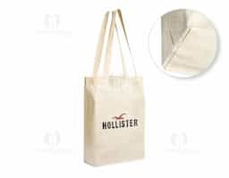 Esta sacola de algodão é espaçosa e profunda, ideal para transportar compras, itens de uso diário ou até mesmo para passeios. Com material resistente, oferece durabilidade e conforto. Seu design prático permite que você organize facilmente os objetos, enquanto a alça proporciona um transporte confortável. Uma escolha versátil para quem busca funcionalidade no dia a dia.