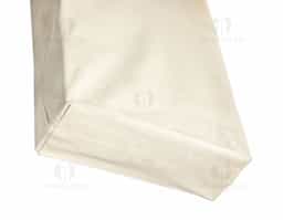 Esta sacola de algodão é espaçosa e profunda, ideal para transportar compras, itens de uso diário ou até mesmo para passeios. Com material resistente, oferece durabilidade e conforto. Seu design prático permite que você organize facilmente os objetos, enquanto a alça proporciona um transporte confortável. Uma escolha versátil para quem busca funcionalidade no dia a dia.
