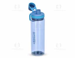 Garrafa plástica de 750 ml, projetada para uso prático e diário. Conta com tampa rosqueável e bocal, assegurando um fechamento seguro. Inclui uma tampa protetora para evitar contaminações e uma alça que facilita o transporte. Ideal para levar em atividades ao ar livre, academia ou no dia a dia, combinando funcionalidade e conveniência.