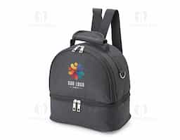 Bolsa térmica dupla confeccionada em nylon, projetada para oferecer organização e eficiência térmica no uso diário. Possui capacidade total de 9 litros, distribuída em dois compartimentos térmicos isolados, permitindo separar alimentos e bebidas de forma prática e funcional. Conta com bolso traseiro com fechamento em zíper, ideal para itens pessoais ou de apoio. Dispõe de alça de mão para transporte rápido e alça para as costas, garantindo conforto em deslocamentos mais longos. Um brinde corporativo versátil, bem estruturado e pensado para rotinas ativas, que entrega utilidade real e presença constante no dia a dia.
