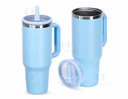 Caneca térmica com capacidade de 1,2 litros em inox 304 com parede dupla. Possui tampa acrílica rosqueável e bico flexível integrado para uso com o canudo. Conta com um prático pegador de plástico e acompanha canudo.