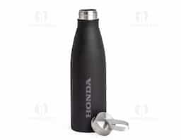 Garrafa de inox de 800ml, ideal para manter suas bebidas na temperatura desejada. Possui tampa rosqueável de nylon embutida, que garante um fechamento seguro e evita vazamentos. Com design prático e resistente, é perfeita para o dia a dia, viagens ou atividades ao ar livre. A garrafa é fácil de limpar e contribui para a redução do uso de plástico.