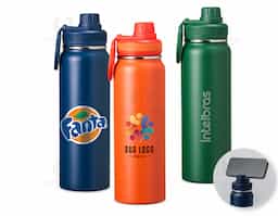 Agora ficou fácil aproveitar bebidas na temperatura ideal, gravar vídeos e assistir a séries. Com a Garrafa Térmica de 850ml em inox 304, é possível utilizá-la como tripé através de sua alça flexível, segura e magnética integrada à tampa. Basta posicionar o celular (compatível a partir do iPhone 12º geração) na alça e aproveitar. Além disso, sua tampa plástica rosqueável também possui uma proteção para o bocal, e sua alça versátil facilita o manuseio da garrafa térmica durante as caminhadas.
