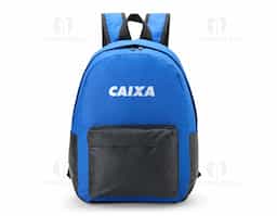 Para quem valoriza a organização em todas as suas atividades, nossa mochila em nylon de 33 litros com detalhes em couro sintético é a escolha certa. Versátil e resistente à água, ela conta com dois compartimentos, sendo o principal destinado para notebooks de até 15,6 polegadas. Além disso, possui um bolso frontal e bolsos laterais que facilitam ainda mais a organização no dia a dia.