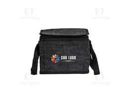 Compacta e de fácil transporte. Feita em feltro, capacidade de 6 litros, com revestimento térmico em PEVA atóxico e bolso extra na parte frontal, esta bolsa une praticidade e qualidade na hora de refrigerar cada produto e manter a temperatura dos alimentos ideais para o consumo.