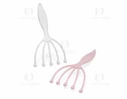 Uma massagem confortável em qualquer lugar. Compacto e de fácil manuseio, o nosso massageador é ideal para o relaxamento e um importante aliado contra o estresse do cotidiano. Feito de plástico e suas garras possuem bolinhas de aço inoxidável.