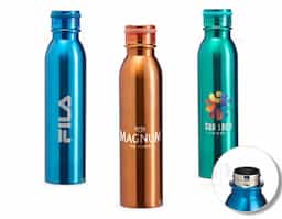 Bebidas na temperatura ideal em qualquer momento do dia. Esta garrafa térmica feita em inox 304, com parede dupla e capacidade de até 800ml é perfeita para qualquer ocasião, leve-a para a academia, parque ou até mesmo, para o trabalho. A sua alça de transporte é feita de silicone e está embutida na tampa (retire-a quase que completamente para usá-la). Uma verdadeira aliada na correria do dia a dia.