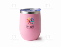 Copo térmico de 320ml com parede dupla em inox, garantindo isolamento térmico eficiente para manter suas bebidas quentes ou frias por mais tempo. Livre de BPA, é seguro para o uso diário. A tampa com bocal facilita o consumo e a trava de segurança evita vazamentos, tornando-o ideal para o transporte sem preocupações.