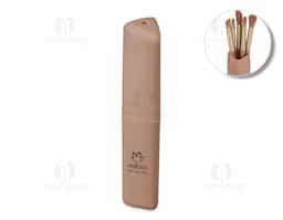 Com cinco pincéis cuidadosamente selecionados, este kit proporciona versatilidade e praticidade para criar uma maquiagem impecável na área dos olhos e deixar aquele sombreado perfeito.