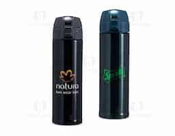 Para quem busca praticidade e desempenho em um só produto, a nossa garrafa térmica de 480ml é a escolha perfeita! Com tampa de trava segura e anel de silicone antivazamento, você pode carregá-la tranquilamente na bolsa ou mochila, sem se preocupar com vazamentos. O bocal foi projetado para uma experiência de consumo confortável, enquanto a vedação interna na tampa mantém as bebidas na temperatura ideal por muito mais tempo, seja quente ou fria. Compacta e eficiente, é a companheira ideal para acompanhar você em todos os momentos do dia!