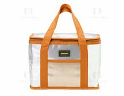 Essa bolsa térmica é o acessório ideal para quem busca praticidade e versatilidade. Feita com materiais de isolamento térmico de alta qualidade, mantém os alimentos frescos e na temperatura certa por muito mais tempo. Seja para viagens, trabalho, escola ou atividades ao ar livre, ela garante que os lanches e refeições estejam sempre bem conservados. Com um design compacto, leve e fácil de transportar, sua parte interna é espaçosa e acomoda diferentes tipos de alimentos de forma organizada. Além disso, conta com um bolso telado externo, perfeito para itens menores e de fácil acesso.