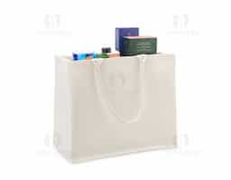 Resistência e design minimalista. Nossa sacola de lona é a escolha ideal para quem busca robustez com estilo moderno. Com alças reforçadas e estrutura de 474g/m², essa sacola oferece ampla profundidade, perfeita para transportar diversos itens sem comprometer a resistência.