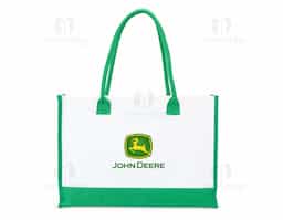 Resistência e design minimalista. Nossa sacola de lona é a escolha ideal para quem busca robustez com estilo moderno. Com alças reforçadas e estrutura de 474g/m², essa sacola oferece ampla profundidade, perfeita para transportar diversos itens sem comprometer a resistência.
