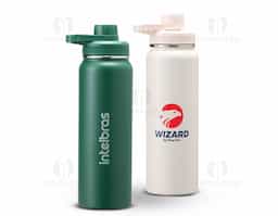 Chega de preocupações ao consumir suas bebidas! Nossa garrafa térmica de 850 ml, feita em inox, foi projetada para trazer mais praticidade ao seu dia a dia. Com uma trava embutida na tampa, ela se mantém fixa durante o uso, evitando o incômodo de "acidentes" — como a tampa que bate no rosto enquanto você bebe. Uma solução inteligente para quem busca conforto e eficiência!