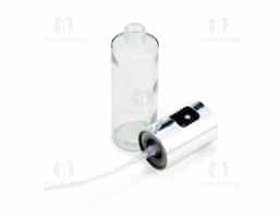 Conheça o nosso spray perfeito para azeite, óleo, vinagre e mais, que combina praticidade e elegância na sua cozinha. Com vidro transparente e tampa prateada, ele é estiloso e resistente. Seu spray distribui o líquido de forma uniforme, ideal para temperar saladas, grelhados e finalizar pratos. Com capacidade de 100ml, é fácil de limpar e ajuda a controlar a quantidade de gordura nas refeições, sendo perfeito para uma dieta equilibrada. Um ótimo presente para quem ama cozinhar com eficiência!