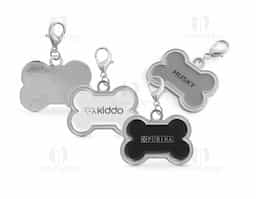 Chaveiro em formato de osso, com medidas de 32 x 22 x 2 mm. É ideal para identificar animais de estimação, oferecendo um acessório prático e funcional para personalização e fácil reconhecimento.