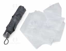 Encare qualquer mudança de clima com o nosso kit capa de chuva e guarda-chuva. Feito para quem busca praticidade e proteção durante os dias chuvosos, o nosso guarda-chuva de nylon conta com uma estrutura reforçada de 7 varetas de aço, botão de abertura, alça para segurar ou enganchá-lo quando não estiver em uso e uma capinha protetora. Essa é a combinação ideal para proteger a parte superior do corpo, enquanto a capa de chuva, feita em plástico resistente, garante proteção para o restante. Além disso, a capa possui touca com cordão ajustável e fechamento por botões de pressão. Ambos os itens vêm em um estojo único de nylon, com alça ajustável para fechamento seguro e mosquetão para prender em malas ou mochilas, oferecendo mais praticidade durante as mudanças de clima.