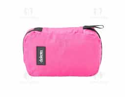 Organize itens de higiene com praticidade e estilo com esta nécessaire de boa capacidade, perfeita para viagens ou uso diário. Ela oferece três compartimentos funcionais: um bolso superior em malha para pequenos objetos, um compartimento central com zíper para itens maiores e três bolsos organizáveis para fácil acesso. Além disso, o bolso inferior com visor em malha permite a visualização e um acesso mais fácil aos itens mais volumosos, evitando que algo passe despercebido. Super prática, a nécessaire vem com um gancho para pendurá-la, garantindo acesso rápido e sem complicação. Feita em poliéster, ela é compacta, leve e cabe perfeitamente em mochilas e malas. Para dar um toque pessoal, conta com um espaço em material emborrachado, ideal para uma personalização exclusiva.
