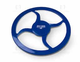 Garanta momentos de pura diversão e interação com o seu pet com o nosso frisbee colorido! Disponível em diversas cores vibrantes, ele é perfeito para brincadeiras ao ar livre, estimulando a atividade física e melhorando a sua saúde e a do seu melhor amigo. Feito com plástico, é fácil de lançar e confortável para o pet segurar. Torne os passeios ainda mais animados e proporcione ao seu amigão uma experiência cheia de energia e alegria!