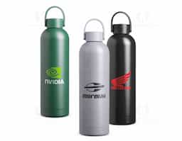 Experimente a qualidade desta garrafa térmica de 750ml. Feita em inox 304, excelente para manter a temperatura perfeita, seja ela quente ou fria. Possui tampa plástica com abertura rosqueável e alça flexível emborrachada para maior conforto ao transportá-la. Essa garrafa com certeza é a escolha perfeita para o dia a dia.