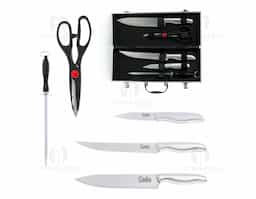 Kit churrasco 5 peças em maleta de alumínio com travas de segurança, contém três facas de corte, tesoura e chaira. Parte interna da maleta com revestimento em tnt e suportes de velcro para fixação das peças.