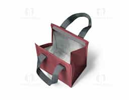 Bolsa térmica em 300D de alta densidade com pegas em webbing. Contém 1 compartimento principal com fecho aderente. Capacidade até 2.5 L. 170 x 220 x 130 mm