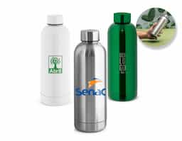 Garrafa de aço inoxidável (90% reciclado) com parede dupla e isolamento a vácuo. Acabamento metálico fosco para um toque sofisticado.