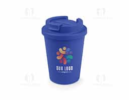 Copo fabricado em plástico RPET, com capacidade de 400ml. Conta com tampa rosqueável, garantindo maior segurança no transporte de líquidos. Ideal para uso cotidiano, é uma opção prática e funcional.