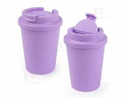 Copo fabricado em plástico RPET, com capacidade de 400ml. Conta com tampa rosqueável, garantindo maior segurança no transporte de líquidos. Ideal para uso cotidiano, é uma opção prática e funcional.