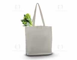 Sacola em algodão cru de 180g/m², leve e reutilizável. Ideal para uso diário, oferece praticidade no transporte de objetos com um toque sustentável.