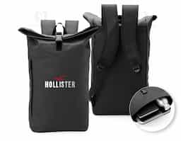 A Mochila de Couro Sintético 26L é a opção perfeita para quem busca uma solução versátil para o dia a dia. Com um design moderno e descontraído, inspirado no formato de saco, ela se adapta facilmente a diversas ocasiões, como viagens, passeios, estudos ou trabalho. Feita em couro sintético resistente à água, proporciona proteção para os itens, mesmo em dias chuvosos. A mochila possui dois compartimentos funcionais: um bolso frontal com zíper para acesso rápido e prático aos itens essenciais, e um compartimento principal espaçoso com fechamento por fivela, garantindo segurança. Seu design flexível a torna uma excelente escolha para quem busca uma mochila para atender diversas necessidades.