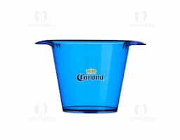 Balde de gelo com capacidade para 4 litros, ideal para manter bebidas refrigeradas. Possui alças laterais para facilitar o transporte. Na versão branca, apresenta acabamento leitoso, conferindo um visual sofisticado e discreto ao produto.