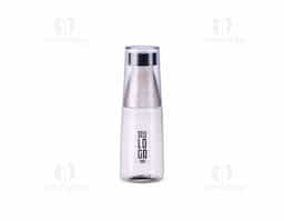 Garrafa e copo em um único produto! Com capacidade de 550ml, a garrafa 2 em 1 é fabricada em plástico e possui um copo integrado, ideal para consumir água, chá gelado e outras bebidas com praticidade. Conta com tampa rosqueável que garante segurança e evita vazamentos, enquanto o design compacto facilita o transporte para onde for. Uma escolha funcional e prática para diferentes momentos.