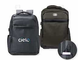 Mochila de 21L em couro sintético, com 4 compartimentos, espaço p/ notebook 15,6", USB, antifurto, engate p/ malas e alças acolchoadas. Conforto e estilo no dia a dia corporativo!

Se quiser uma versão com outro foco (mais técnica, mais criativa, mais comercial), posso adaptar também!