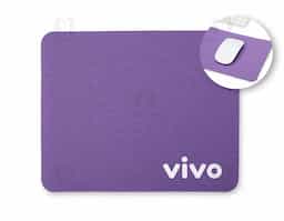 Mouse pad com base emborrachada antiderrapante, garantindo que ele não escorregue durante o uso. A parte de cima é de tecido macio, perfeito para deslizar o mouse com precisão e conforto. Ideal para quem quer personalizar com estampas incríveis e deixar a mesa com a sua identidade!