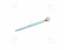 Rei ou Rainha da escrita? A nossa caneta metálica com acionamento por rotação, conta com uma coroa como detalhe decorativo no topo, agregando sofisticação e nobreza ao seu design. Possui ponta de 1.0 mm e carga esferográfica azul.