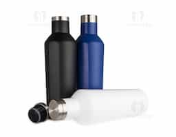 Descubra a garrafa térmica de 520ml que combina funcionalidade e estilo. Fabricada em aço inoxidável de alta qualidade, ela conta com parede dupla que mantém sua bebida quente por horas durante a manhã ou gelada para o refresco da tarde, ideal para quem está sempre em movimento ou curtindo atividades ao ar livre. A tampa rosqueável em inox oferece um fechamento seguro e prático.