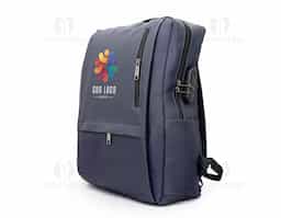 Nossa mochila antifurto de de 23 litros, feita em couro sintético com tecido resistente à água, é funcional e adaptada às necessidades modernas. Projetada para oferecer o máximo de comodidade e segurança, ela conta com três compartimentos, sendo o principal protegido com cadeado de segredo com trava dos zíperes, proporcionando maior proteção contra furtos e acesso indesejado. Além disso, conta com dois bolsos laterais, entrada USB para carregar dispositivos e, na parte interna, um espaço exclusivo para notebook de até 15,6.  Ideal para quem busca uma aliada que combine segurança e tecnologia ao mesmo tempo.
