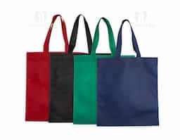 Sacola biodegradável com costura termo selada, ideal para substituir sacolas descartáveis. Feita com material resistente e de alta qualidade, oferece ampla profundidade e durabilidade para o uso diário. Uma opção prática e sustentável.