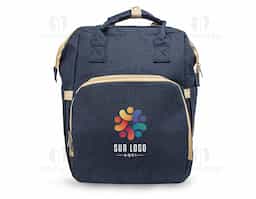 Mais do que uma mochila, ela é perfeita para quem valoriza organização inteligente e precisa de espaço suficiente para levar tudo o que precisa! Versátil , pode ser usada como bolsa, berço e até trocador, adaptando-se às suas necessidades com facilidade. Feita de nylon resistente à água, conta com quatro compartimentos inteligentes: um frontal com três bolsos térmicos, ideais para manter itens sensíveis na temperatura certa, dois bolsos laterais com elástico, incluindo um prático compartimento para lenços umedecidos, e um compartimento principal espaçoso com quatro bolsos internos para manter tudo no lugar. Conta também com um compartimento funcional que transforma a mochila em um berço ao abrir o zíper por completo. Acompanha um mini colchão e dois acessórios, permitindo montá-lo sempre que precisar. E para tornar o seu dia a dia ainda mais prático, ela conta com duas alças de mão e mais duas extras, permitindo pendurá-la onde for mais conveniente. Essa mochila é perfeita para atender as mais diversas demandas do dia a dia de forma prática e eficiente.