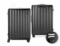 Pensada para tornar as viagens mais práticas e confortáveis, esta mala combina estrutura resistente com design exclusivo e espaço para personalização. Leve e ideal para acompanhar suas viagens, ela conta com espaço interno com divisória, que contém bolso em tela e outro espaço com cinta compressora para manter tudo no lugar. Além disso, conta com 4 apoios laterais para descanso e 4 rodas com giro 360°, oferecendo facilidade de locomoção em qualquer direção. Seu puxador ergonômico ajustável, 2 alças de mãos e cadeado TSA garantem máxima proteção e mobilidade. A escolha perfeita para quem busca uma mala espaçosa, fácil de manusear e que proporciona praticidade e segurança durante as viagens.