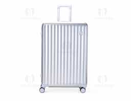 Pensada para tornar as viagens mais práticas e confortáveis, esta mala combina estrutura resistente com design exclusivo e espaço para personalização. Leve e ideal para acompanhar suas viagens, ela conta com espaço interno com divisória, que contém bolso em tela e outro espaço com cinta compressora para manter tudo no lugar. Além disso, conta com 4 apoios laterais para descanso e 4 rodas com giro 360°, oferecendo facilidade de locomoção em qualquer direção. Seu puxador ergonômico ajustável, 2 alças de mãos e cadeado TSA garantem máxima proteção e mobilidade. A escolha perfeita para quem busca uma mala espaçosa, fácil de manusear e que proporciona praticidade e segurança durante as viagens.