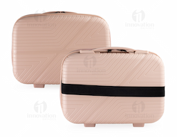 Frasqueira de plástico rígido, projetada para oferecer praticidade e proteção aos seus pertences. Possui compartimento interno que garante que os itens fiquem organizados durante a viagem e bolso com tela para itens menores. Ainda conta com uma alça de mão e um elástico traseiro para fácil encaixe em malas maiores, facilitando o transporte em deslocamentos. Além disso, possui 4 apoios reforçados que proporcionam maior estabilidade ao ser posicionada em superfícies. Ideal para quem busca uma solução prática, resistente e elegante para levar itens essenciais com segurança.