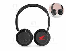 Fones de ouvido sem fios em ABS e tecido com ligação BT 5.0. O acabamento destaca-se por ser emborrachado, completado com detalhes em tecido. Ideais para complementar qualquer estilo e ouvir música sem parar, graças às 16h de autonomia e tempo de carregamento de 3h. Incluso, ainda, função mãos livres e microfone. A potência é de 32O e a frequência 20Hz-20kHz. Fornecidos em caixa presente preta com cabo de carregamento USB/micro USB. 95 x 155 x 52 mm | Caixa: 209 x 224 x 52 mm
