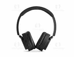 Fones de ouvido sem fios em ABS e tecido com ligação BT 5.0. O acabamento destaca-se por ser emborrachado, completado com detalhes em tecido. Ideais para complementar qualquer estilo e ouvir música sem parar, graças às 16h de autonomia e tempo de carregamento de 3h. Incluso, ainda, função mãos livres e microfone. A potência é de 32O e a frequência 20Hz-20kHz. Fornecidos em caixa presente preta com cabo de carregamento USB/micro USB. 95 x 155 x 52 mm | Caixa: 209 x 224 x 52 mm