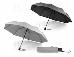 Guarda-chuva em poliéster 100% reciclado 190T pongee, com varetas em fibra de vidro e pega em PP. O guarda-chuva, dobrável em 3 secções, tem abertura automática e é à prova de vento.