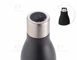 Garrafa em aço inox (90% reciclado) de parede dupla térmica, isolada a vácuo. Garrafa com sistema de auto-sanitização UV que inativa vírus e bactérias que estejam na sua garrafa, tornando a sua bebida mais segura. Capacidade até 500 mL