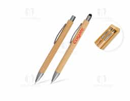 Nosso Kit Ecológico de Caneta e Lapiseira de Bambu é excelente para quem busca um toque sustentável no dia a dia. A lapiseira possui acionamento por clique, e a caneta conta com carga esferográfica azul de 1.0mm e função touch para quem precisa de toques precisos em dispositivos. Além disso, acompanha uma embalagem que imita bambu. Uma ótima escolha para presentes corporativos ou para quem ama escrever sem abrir mão da consciência ecológica!