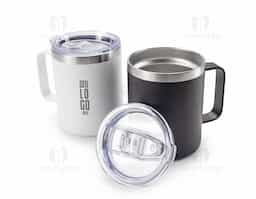 Caneca térmica de inox com capacidade de 350ml, ideal para manter bebidas quentes ou frias por mais tempo. Possui parede dupla para melhor isolamento térmico, garantindo mais eficiência. Acompanha tampa acrílica com bocal para facilitar o consumo e trava de segurança para evitar vazamentos. Compacta e durável, é perfeita para o dia a dia, trabalho, viagens ou atividades ao ar livre.