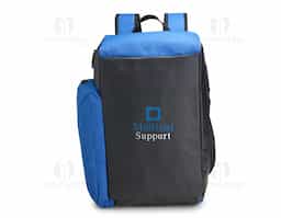 Versátil e pronta para o dia a dia! Mochila de 32 litros, resistente à água e feita em poliéster com detalhes emborrachados, conta com três compartimentos, sendo o principal com bolso para notebook de até 13 polegadas, além de um compartimento exclusivo para tênis, garantindo organização e separação eficiente dos pertences. Possui também bolso lateral de malha para acesso rápido aos itens. Equipada com mosquetão de alumínio, a mochila conta com alça de mão, além da área costada e alças para costas revestidas com espuma, oferecendo maior conforto durante o transporte. Acompanha alça transversal regulável, permitindo usá-la no formato de bolsa, o que proporciona ainda mais versatilidade no uso diário.